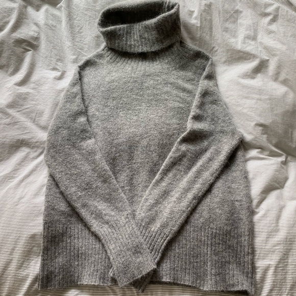 Aritzia The Grouo by Babaton Plutarch turtleneck sweater - Picture 1 of 3